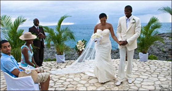 أفكار لاقامة حفلات زفاف على شاطئ البحر!