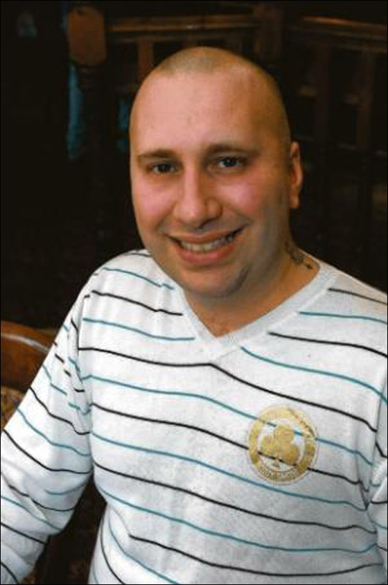 بعد صراع.. أصغر الرجال المصابين بسرطان الثدي يفارق الحياة!