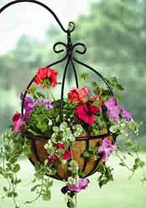 إليكم طرق تعليق سلال الزهور المعدنية!