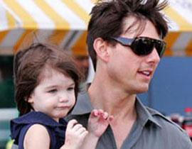 ابنة توم كروز اصغر مصممة ازياء!