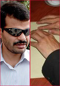 كفيف يصلح الات الكتابة الخاصة بالمكفوفين!