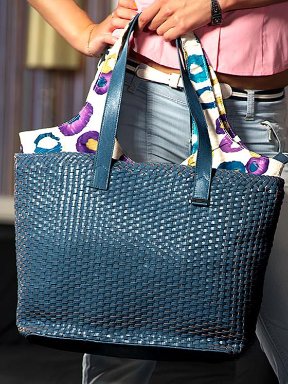 خير زميل في المشوار حقيبة