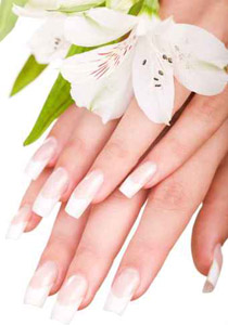 اليكم طرق تساعدكم على التخلص من الزوائد الجلدية حول الأظافر!!