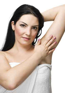 كيف تتجنبي مشكلة اسمرار الإبطين؟!