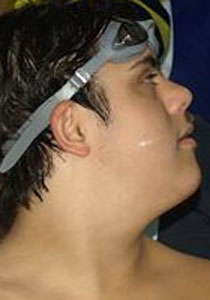 ابن الـ 16 عام يتحدى اعاقته بمواهبة الخلاقة!!