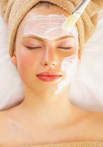 اليك اسهل وصفات لتنظيف البشرة!!