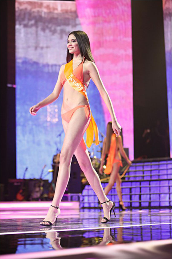 الحسناء إيرينا شاريبوفا تشارك في مسابقة ملكة جمال العالم! 