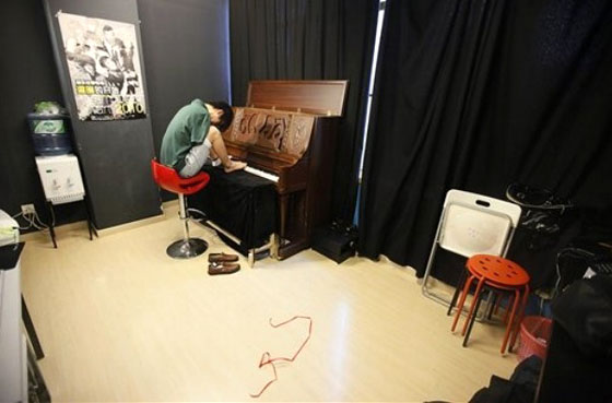 إختيار موهوب يعزف بقدميه نجما للصين 