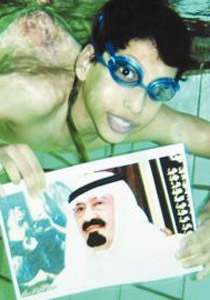 سعودي يتحدى اعاقته.. ويحصد 6 ميداليات في السباحة!!