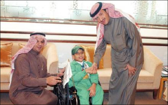 سعودي يتحدى اعاقته.. ويحصد 6 ميداليات في السباحة!!