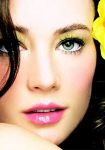 لذوات البشرة الجافة.. مكياج خاص!!