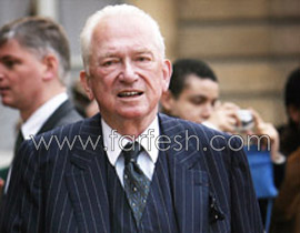 "العطار ذو الرائحة النتنة" يعتذر عن عنصريته!