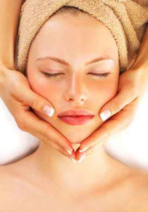 ما هي فوائد تدليك الوجه وكيف نقوم به؟!