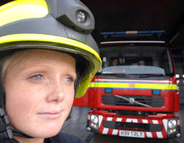 أول عملية من نوعها في بريطانيا.. زرع عدسات اصطناعية لمريضة!