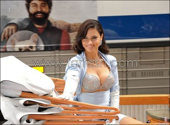 حمالة صدر نووية بمليوني دولار تعرضها أدريانا ليما!