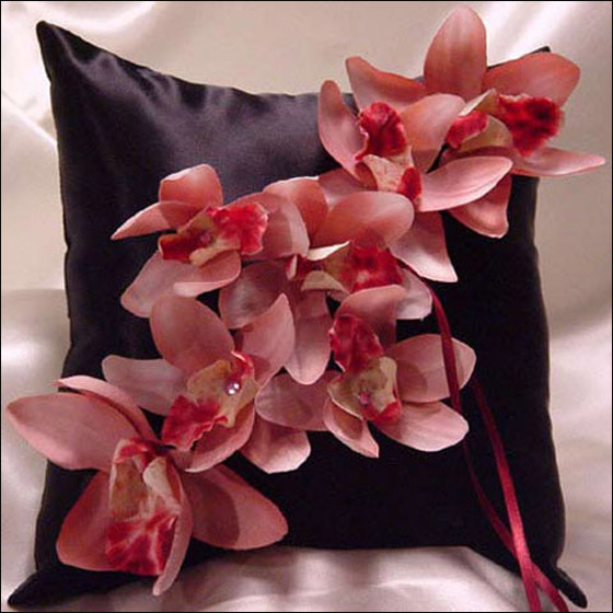 اليكم أجمل أشكال المخدات المطرزة!