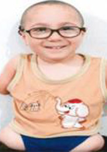 طفل جزائري بلا اطراف يتحدى اعاقته ويتفوق بدراسته!