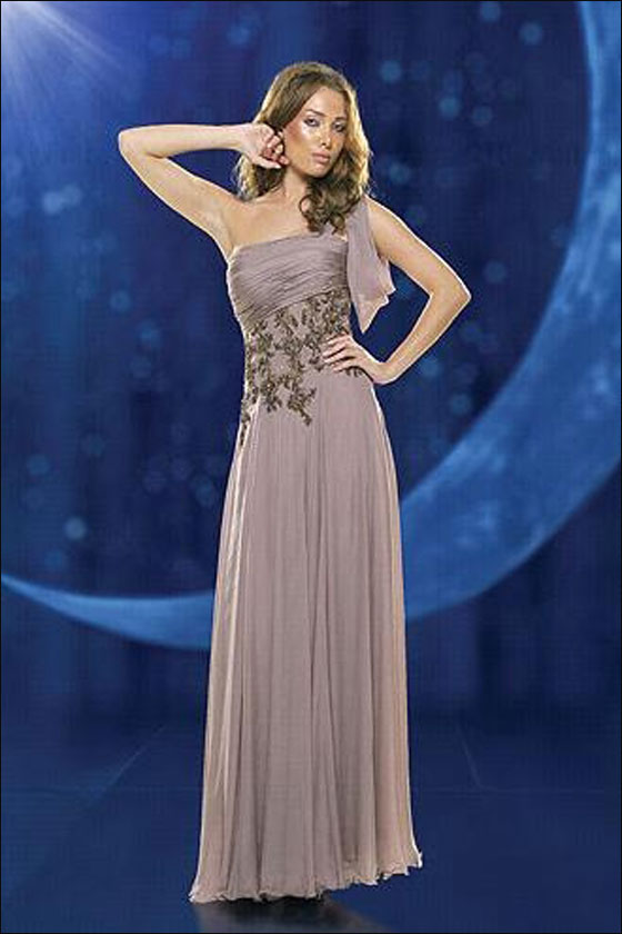 إليكن.. أجمل الفساتين لخريف وشتاء 2011