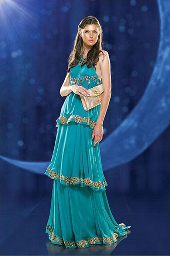 إليكن.. أجمل الفساتين لخريف وشتاء 2011