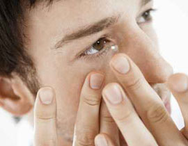 العدسات اللاصقة تزيد من صعوبة الرؤية الليلية