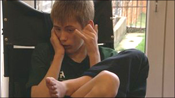 ابتلع مقص أظافر وبدأ يسعل دماً.. لكنه نجا باعجوبة! ابتلع مقص أظافر وبدأ يسعل دماً.. لكنه نجا باعجوبة!