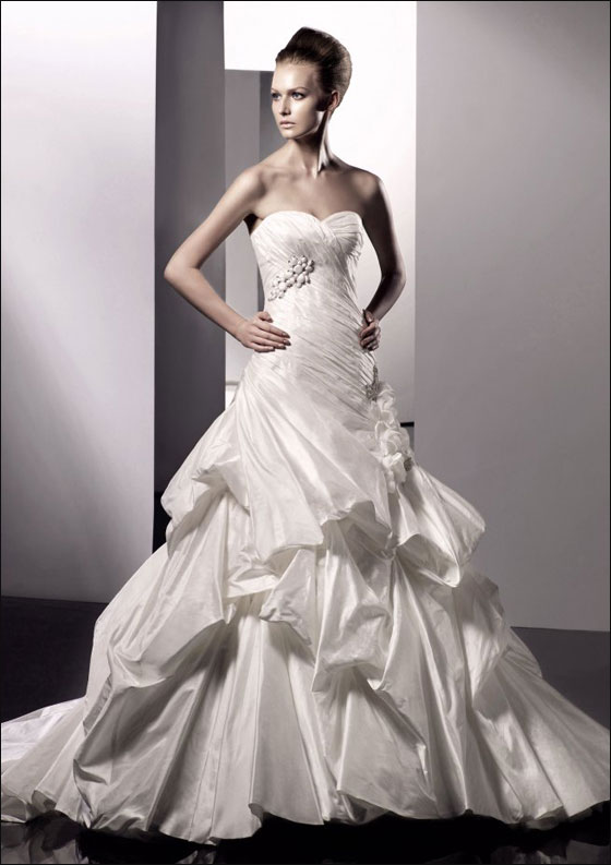 بالصور.. اجمل فساتين الزفاف لسنة 2011