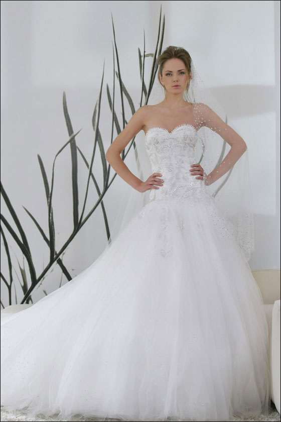 بالصور.. اجمل فساتين الزفاف لسنة 2011