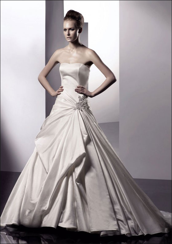 بالصور.. اجمل فساتين الزفاف لسنة 2011