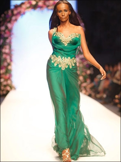 اليكن.. أجمل أزياء ربيع وصيف 2011!