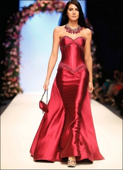 اليكن.. أجمل أزياء ربيع وصيف 2011!