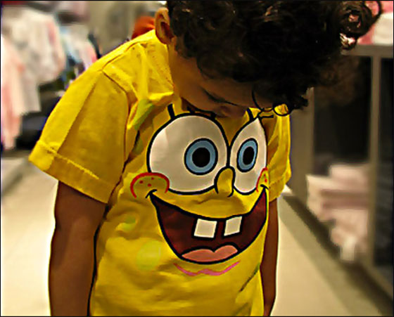 بالصور.. سبونج بوب يجتاح ملابس واكسسوارات الاطفال!!
