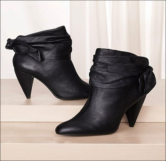 اليكن ايتها السيدات.. تشكيلة رائعة من جزمات الشتاء!!