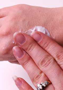 اليكن.. نصائح للعناية بمشاكل جفاف اليدين!!