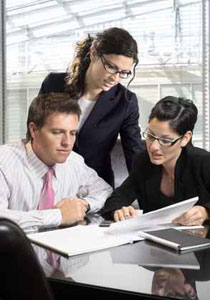 الرجل يتخطى المرأة في السلم الوظيفي!!