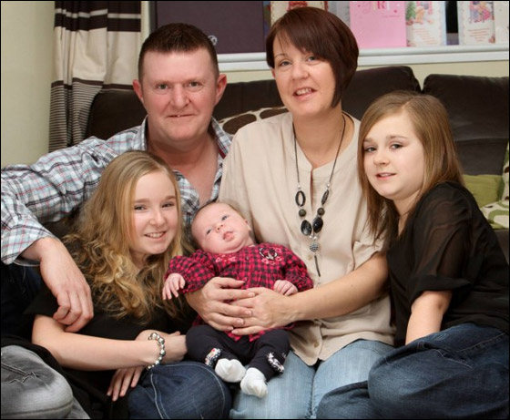 حملت بثلاث توائم.. أنجبت اثنتان والثالثة جاءت بعد 11 عاما!! 