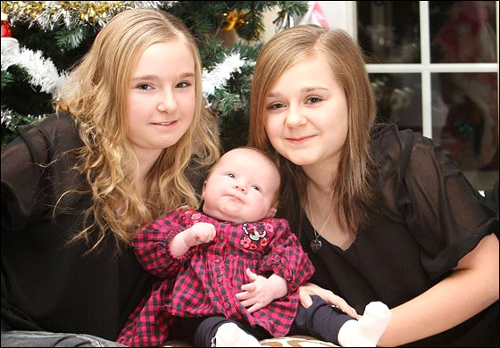 حملت بثلاث توائم.. أنجبت اثنتان والثالثة جاءت بعد 11 عاما!! 