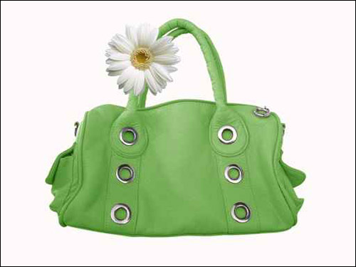 نعرض لكم تشكيلة رائعة من الحقائب اليدوية!!