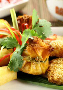 نقدم لكم.. مقادير وطريقة تحضير الفطائر المقلية مع السمسم!!