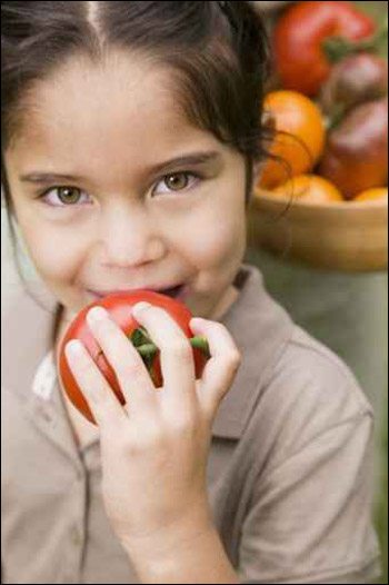 تناولوا الطماطم.. فهي تحميكم من امراض الشرايين!!