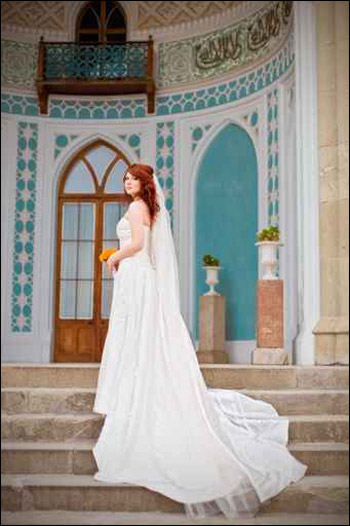 للمقبلات على الزواج.. اليكن تشكيلة رائعة من فساتين الزفاف!!