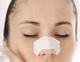 تخلصي من اصفرار الأظافر والرؤوس السوداء بمساعدة الليمون