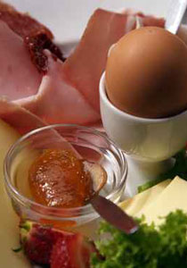 بعكس ما هو متوقع.. وجبة افطار كبيرة تشعرك بالجوع!