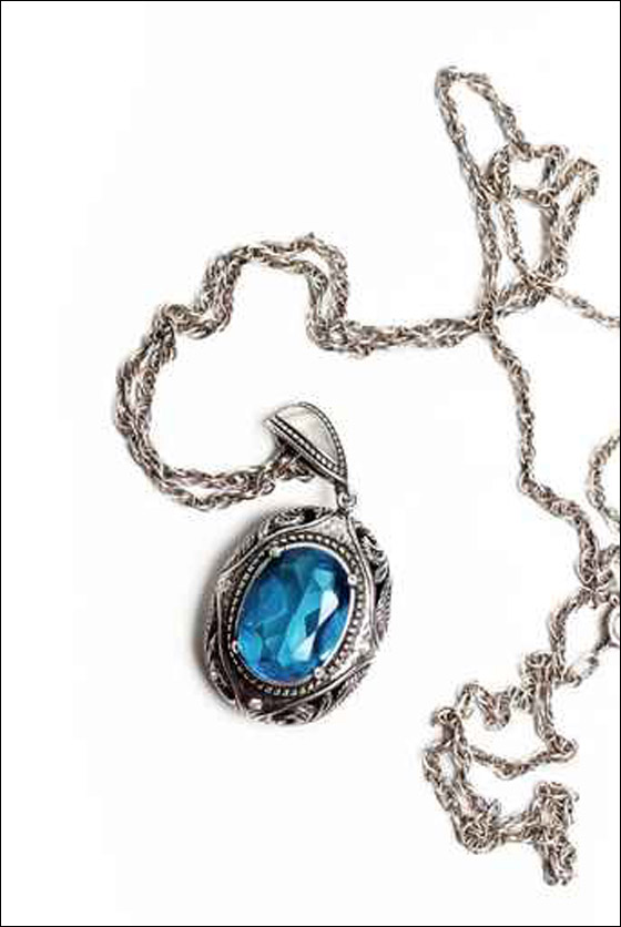 من قال أن الذهب مكلف؟اليك أحدث القلادات بطلاء الذهب! 