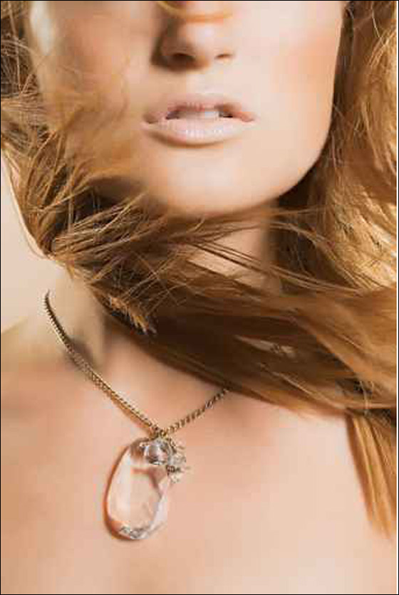 من قال أن الذهب مكلف؟اليك أحدث القلادات بطلاء الذهب! 