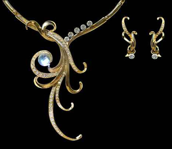 من قال أن الذهب مكلف؟اليك أحدث القلادات بطلاء الذهب! 