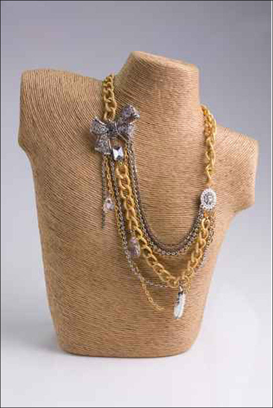 من قال أن الذهب مكلف؟اليك أحدث القلادات بطلاء الذهب! 