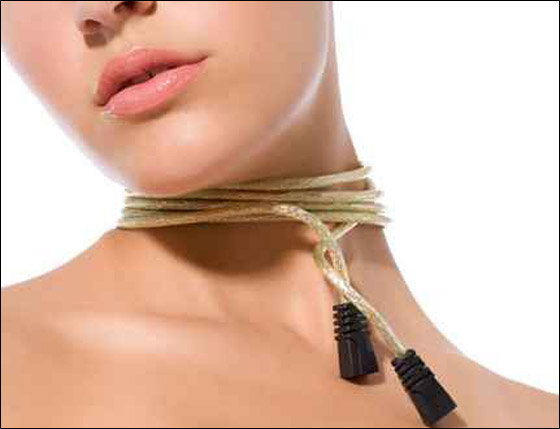 من قال أن الذهب مكلف؟اليك أحدث القلادات بطلاء الذهب! 