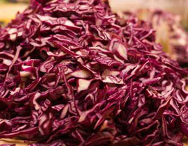 اليكم.. سلطة الملفوف البنفسجي مع الزنجبيل!