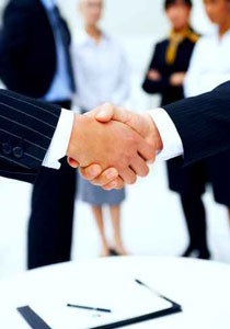 زميلك في العمل حصل على ترقية.. فكيف تتجنب الحسد؟!