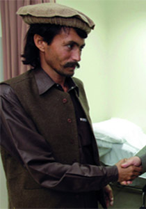 بعد 15 عاما.. اطباء عرب ينجحون في اخراج رصاصة من رئة افغاني